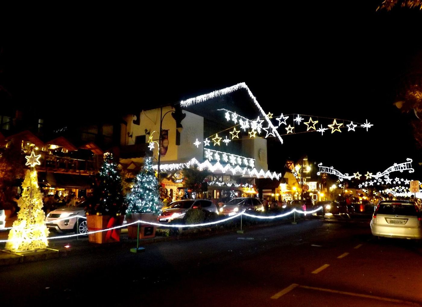 Avenida decorada para o Natal Luz
