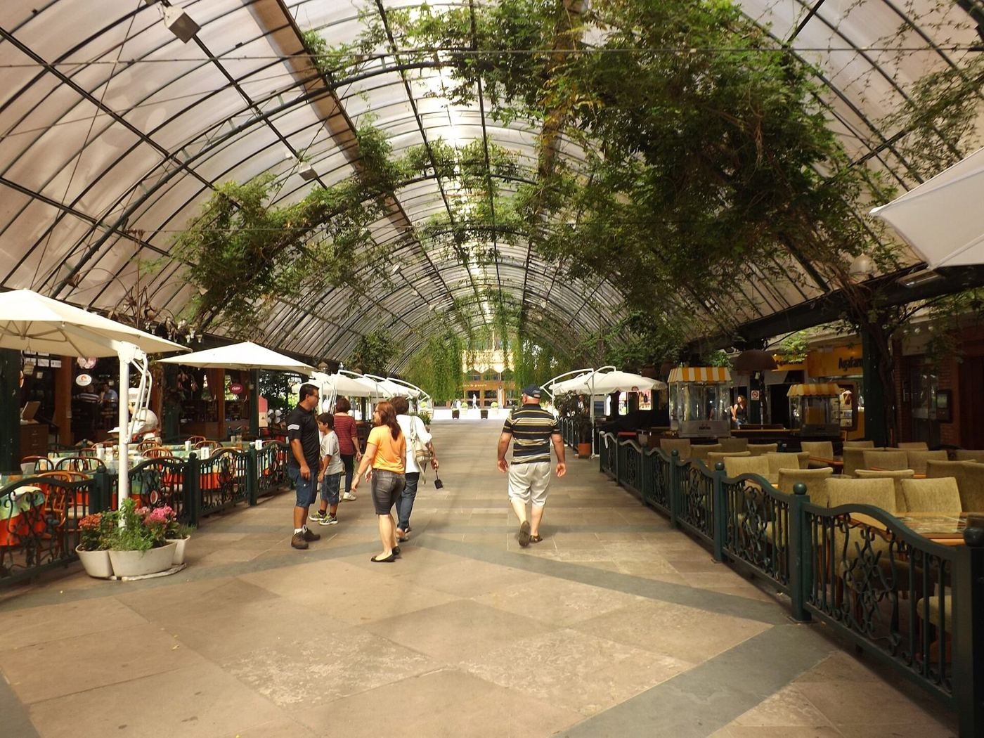 A Rua Coberta, no centro de Gramado